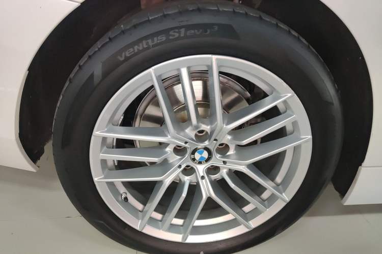 Used BMW 5 Series 2024 525Li Luxury Package Exterior 5