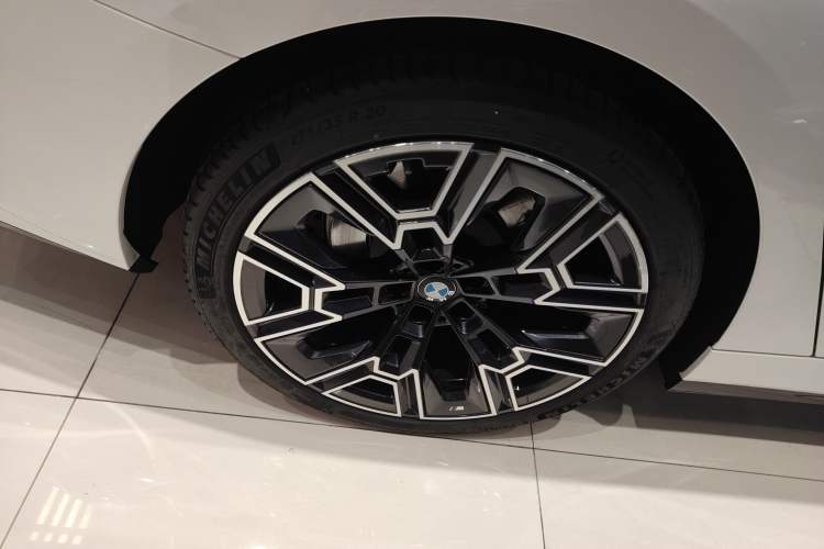 Used BMW 5 Series 2024 530Li Luxury Edition M Sport Package Exterior 5