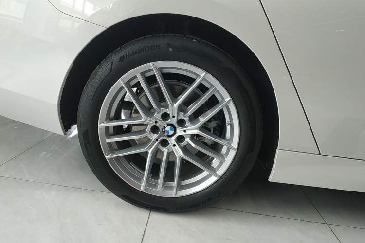 Used BMW 5 Series 2024 525Li Luxury Package Exterior 5