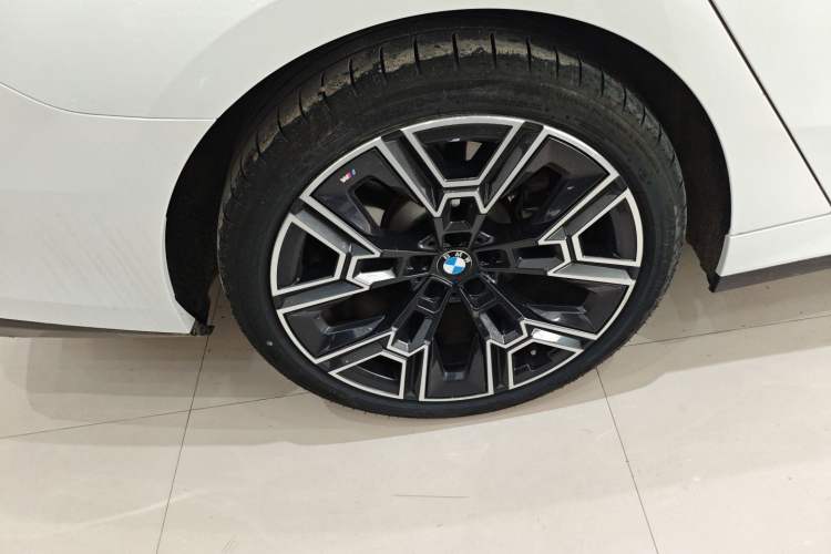 Used BMW 5 Series 2024 530Li Luxury Edition M Sport Package Exterior 5