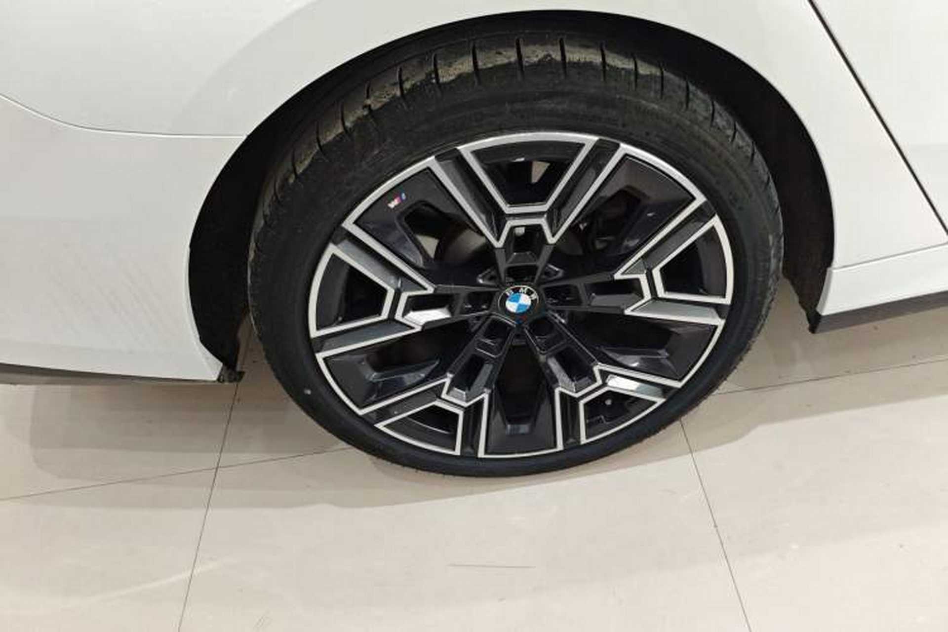 Used BMW 5 Series 2024 530Li Luxury Edition M Sport Package Exterior 5