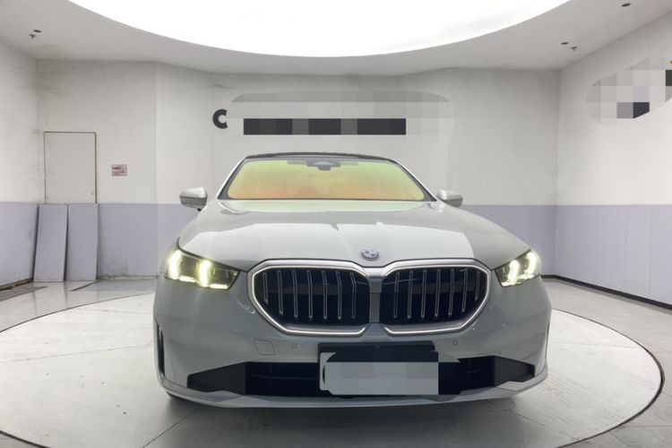 Used BMW 5 Series 2024 525Li Luxury Package Exterior 5