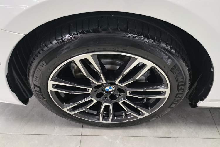 Used BMW 5 Series 2024 530Li Leading Model M Sport Package Exterior 7