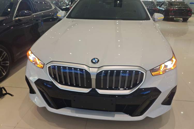 Used BMW 5 Series 2024 525Li M Sport Package Front