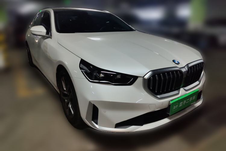 Used BMW 5 Series 2024 530Li Leading Luxury Package Front Right 45 Deg