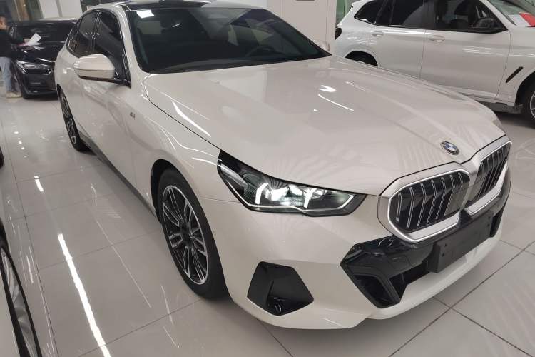 Used BMW 5 Series 2024 525i M Sport Package Front Right 45 Deg