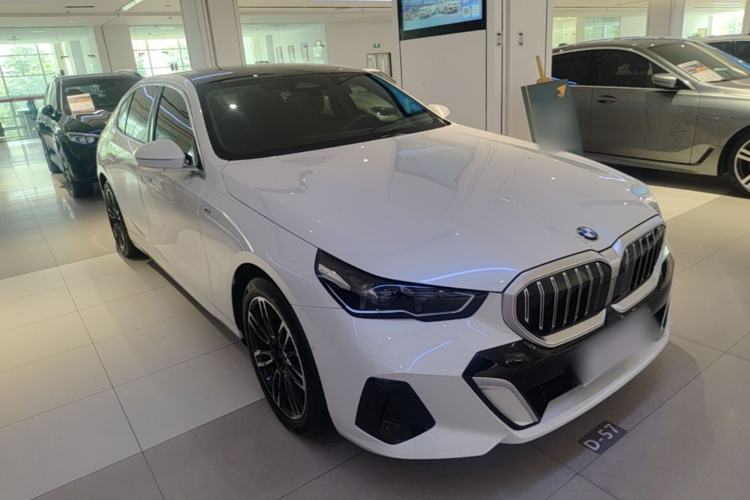 Used BMW 5 Series 2024 530Li Leading Model M Sport Package Front Right 45 Deg