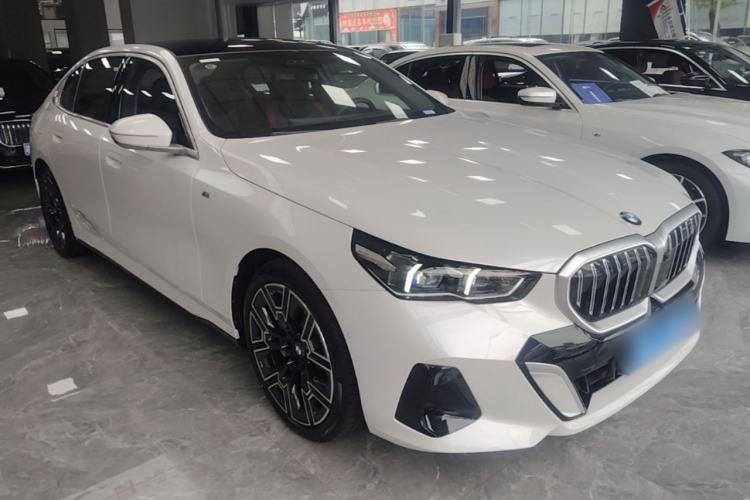 Used BMW 5 Series 2024 530Li Luxury Edition M Sport Package Front Right 45 Deg