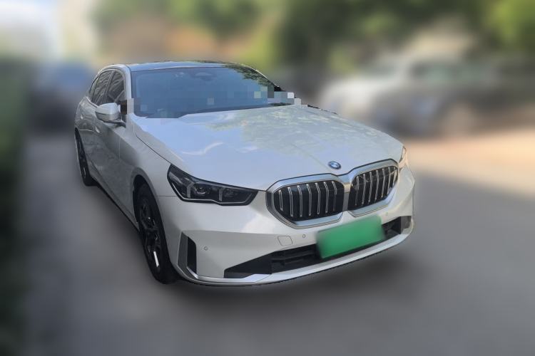Used BMW 5 Series 2024 530Li Leading Luxury Package Front Right 45 Deg