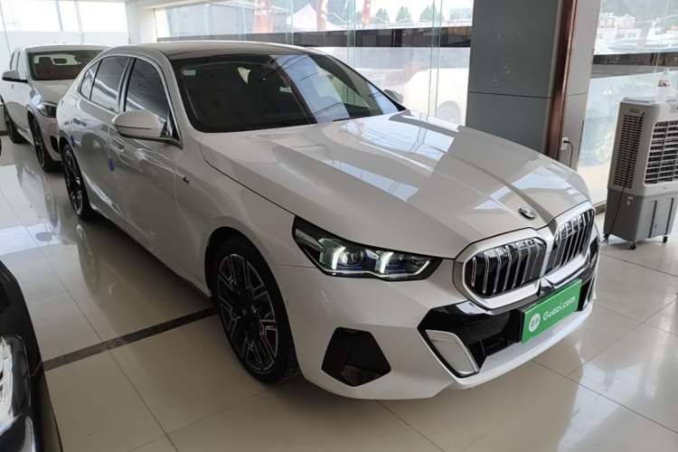 Used BMW 5 Series 2024 530Li Luxury Edition M Sport Package Front Right 45 Deg