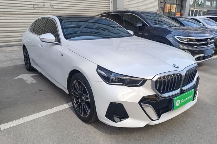 Used BMW 5 Series 2024 525Li M Sport Package Front Right 45 Deg