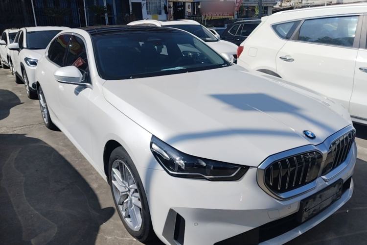 Used BMW 5 Series 2024 525Li Luxury Package Front Right 45 Deg