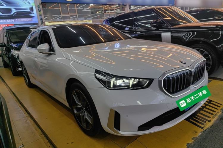 Used BMW 5 Series 2024 530Li Leading Luxury Package Front Right 45 Deg