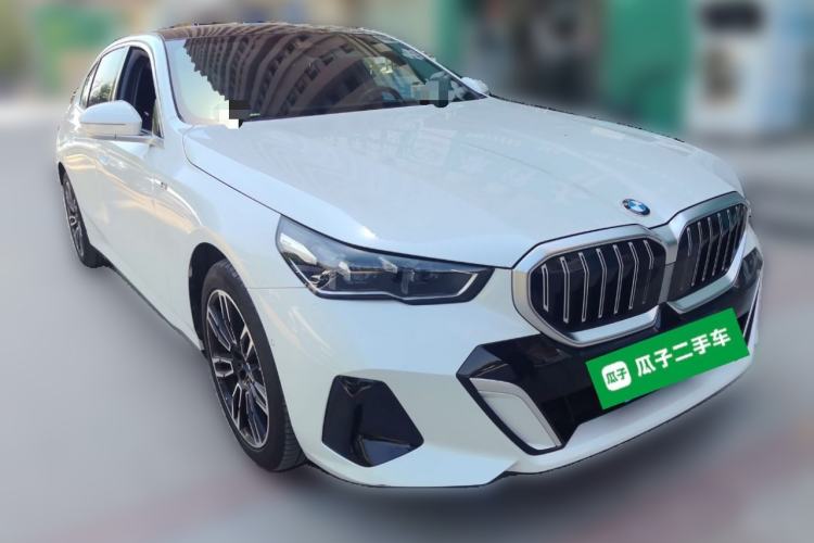 Used BMW 5 Series 2024 525Li M Sport Package Front Right 45 Deg