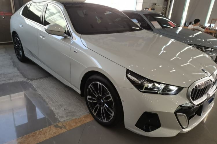 Used BMW 5 Series 2024 525Li M Sport Package Front Right 45 Deg