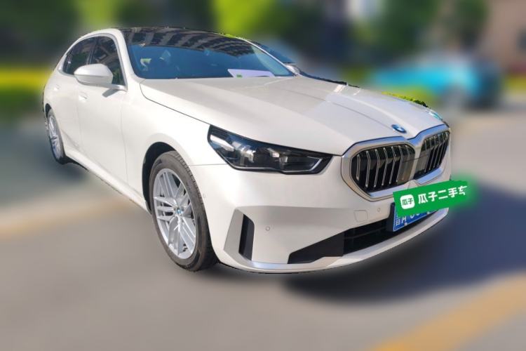 Used BMW 5 Series 2024 525Li Luxury Package Front Right 45 Deg