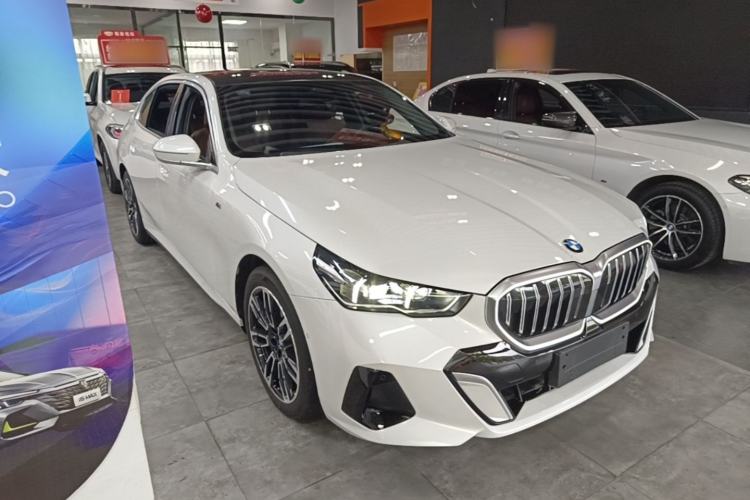 Used BMW 5 Series 2024 525Li M Sport Package Front Right 45 Deg