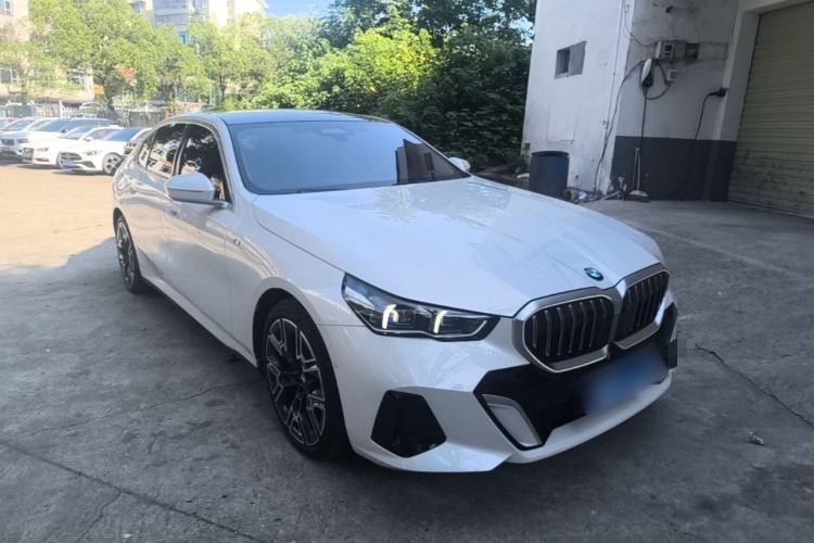Used BMW 5 Series 2024 530Li Luxury Edition M Sport Package Front Right 45 Deg