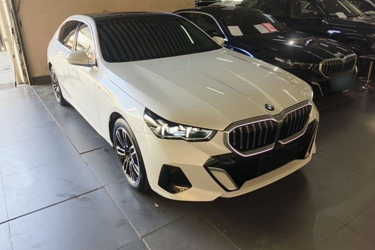 Used BMW 5 Series 2024 525Li M Sport Package Front Right 45 Deg