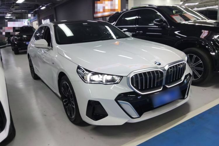 Used BMW 5 Series 2024 525Li M Sport Package Front Right 45 Deg