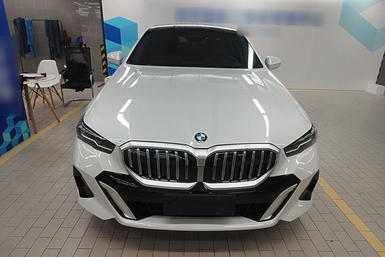 Used BMW 5 Series 2024 525Li M Sport Package Front