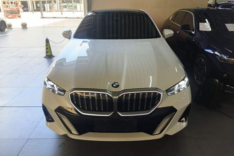 Used BMW 5 Series 2024 525Li M Sport Package Front