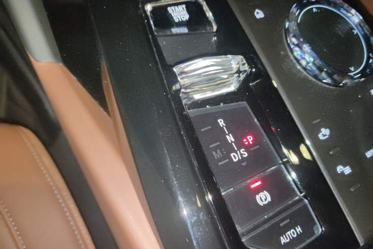 Used BMW 5 Series 2024 530Li Luxury Edition M Sport Package Gear Lever