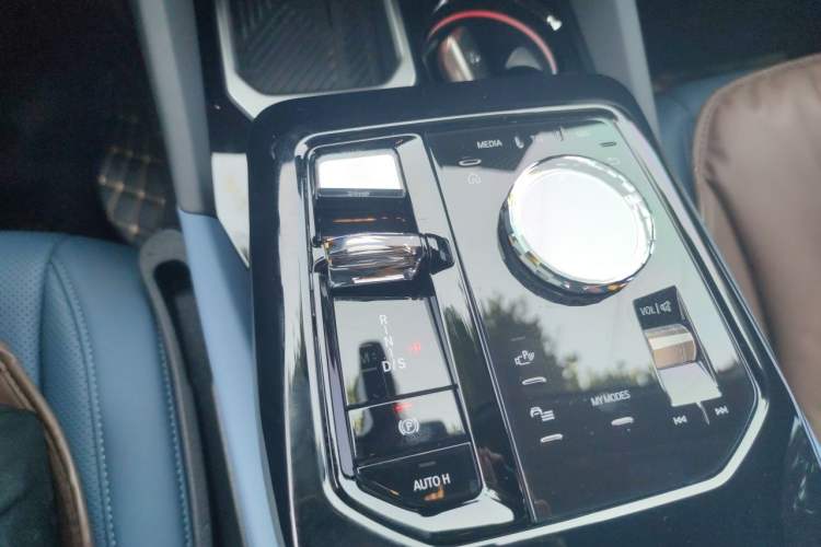 Used BMW 5 Series 2024 530Li Luxury Package Premium Edition Gear Lever