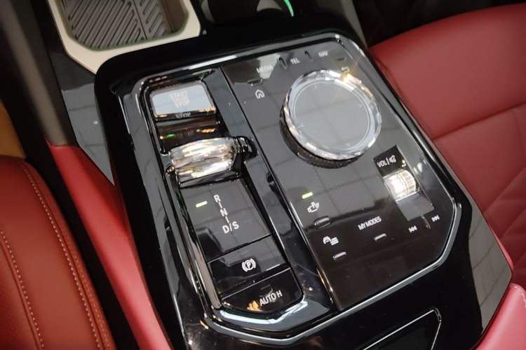 Used BMW 5 Series 2024 530Li Luxury Edition M Sport Package Gear Lever