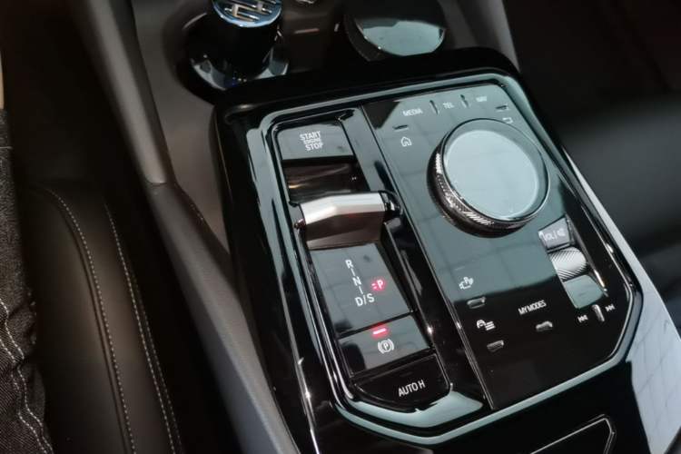 Used BMW 5 Series 2024 530i Luxury Edition M Sport Package Gear Lever