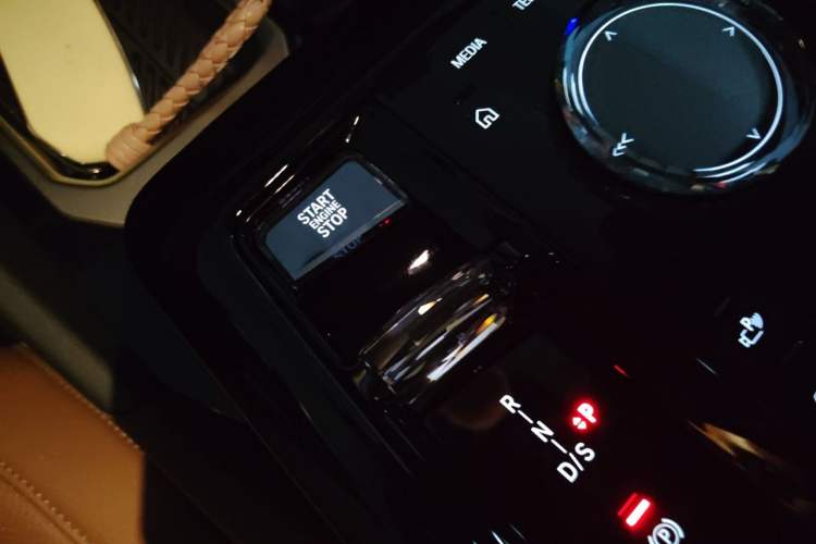 Used BMW 5 Series 2024 530Li Luxury Edition M Sport Package Gear Lever