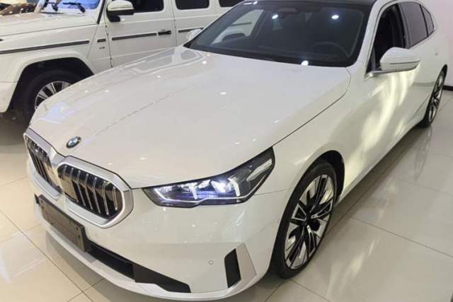 BMW 5 Series 2024 530Li Luxury Package Premium Edition usado