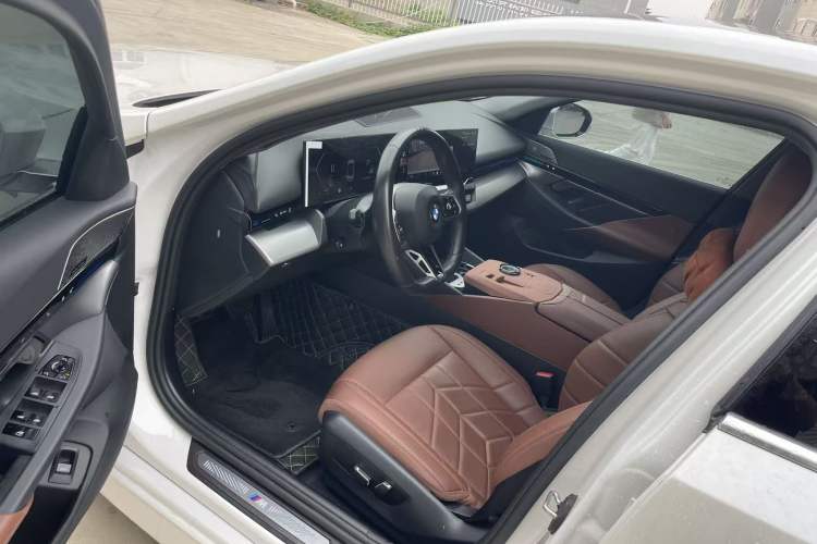 Used BMW 5 Series 2024 525Li M Sport Package Interior 3