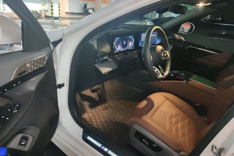 Used BMW 5 Series 2024 530Li Luxury Edition M Sport Package Interior 3