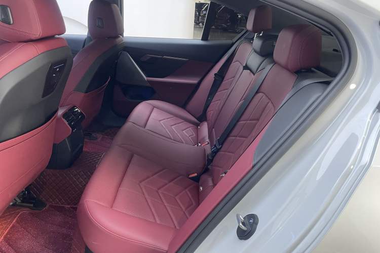Used BMW 5 Series 2024 525i M Sport Package Interior 3