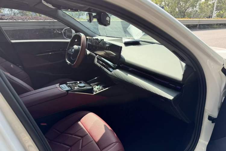 Used BMW 5 Series 2024 525Li Luxury Package Interior 3