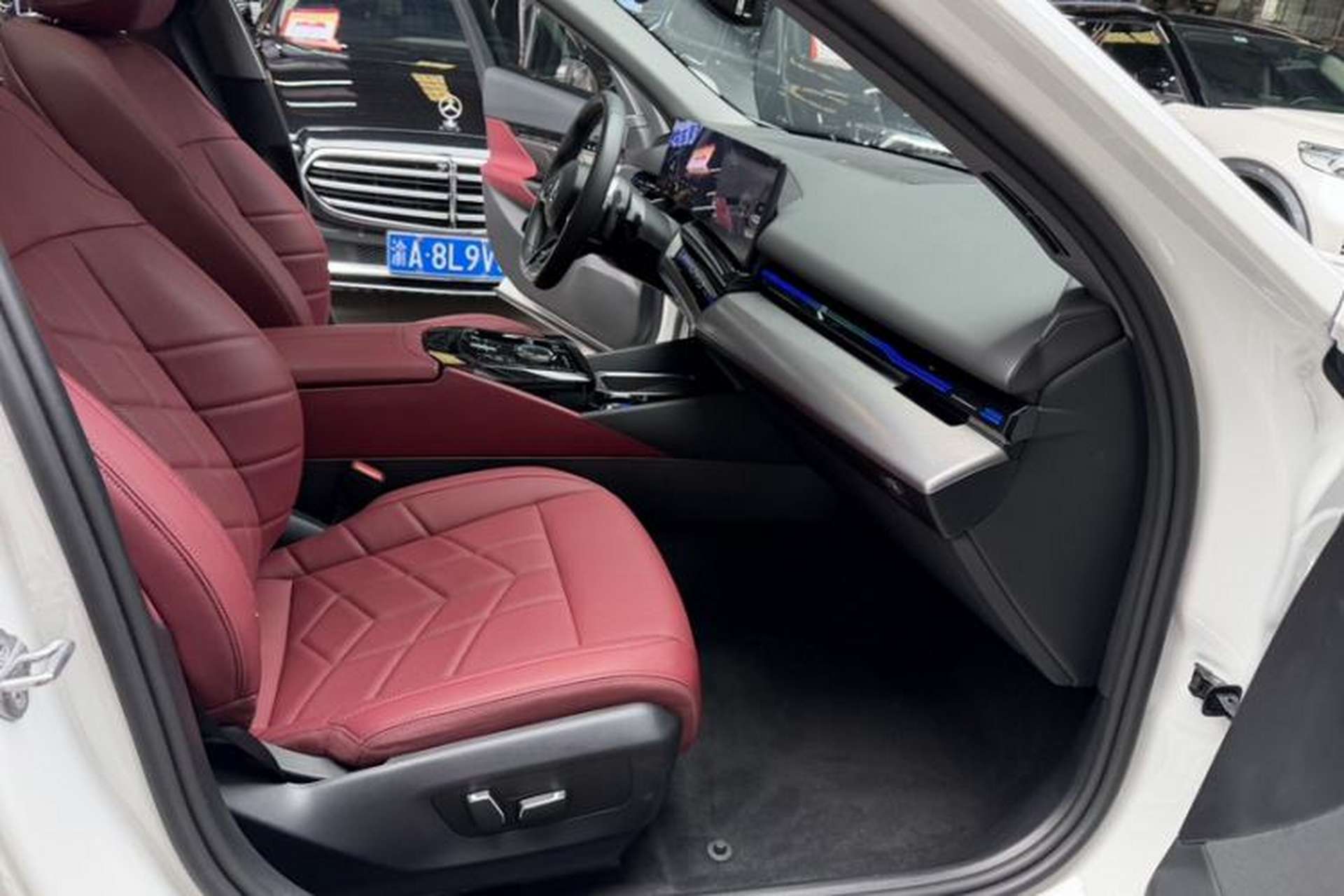 Used BMW 5 Series 2024 525Li M Sport Package Interior 4