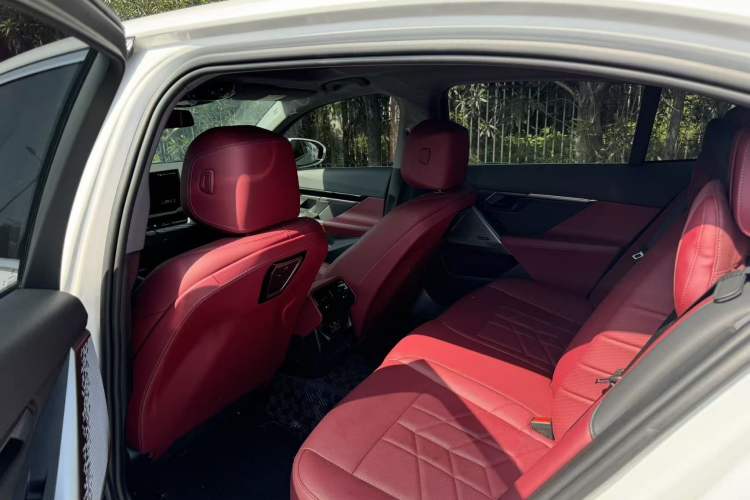Used BMW 5 Series 2024 525Li Luxury Package Interior 4