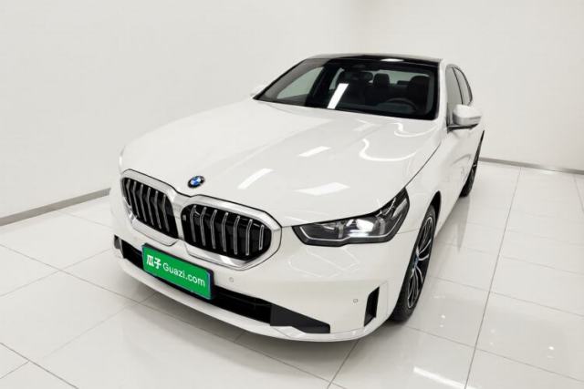 Ojetý BMW 5 Series 2024 530Li Leading Luxury Package