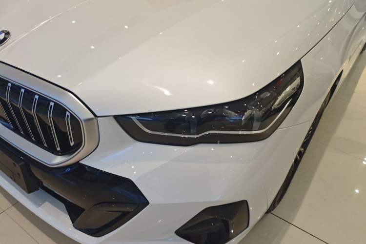 Used BMW 5 Series 2024 525Li M Sport Package Left Front Headlight