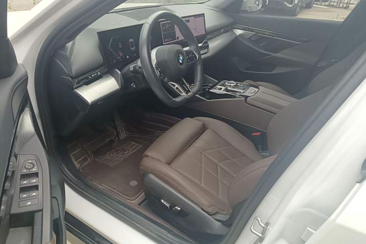 Used BMW 5 Series 2024 525i M Sport Package Left Front Seat