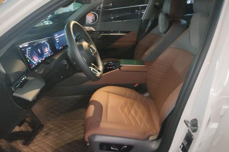 Used BMW 5 Series 2024 530Li Luxury Edition M Sport Package Left Front Seat
