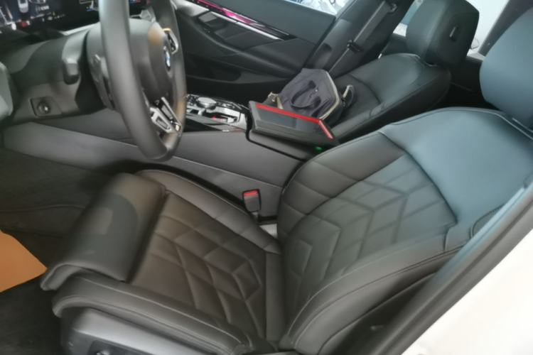 Used BMW 5 Series 2024 530i Luxury Edition M Sport Package Left Front Seat