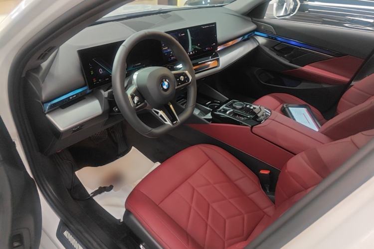 Used BMW 5 Series 2024 530Li Leading Model M Sport Package Left Front Seat