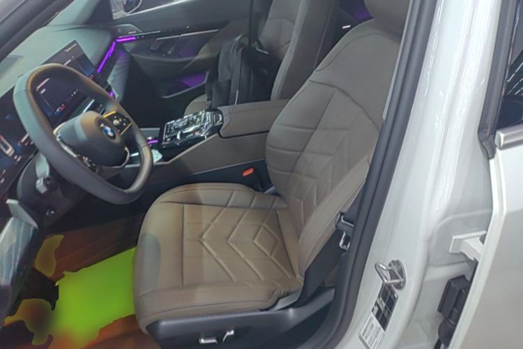 Used BMW 5 Series 2024 525Li Luxury Package Left Front Seat
