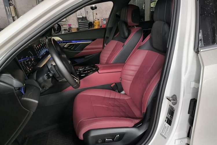 Used BMW 5 Series 2024 530Li Luxury Edition M Sport Package Left Front Seat