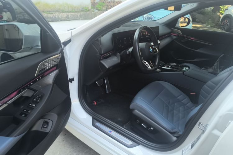 Used BMW 5 Series 2024 530Li Luxury Edition M Sport Package Left Front Seat