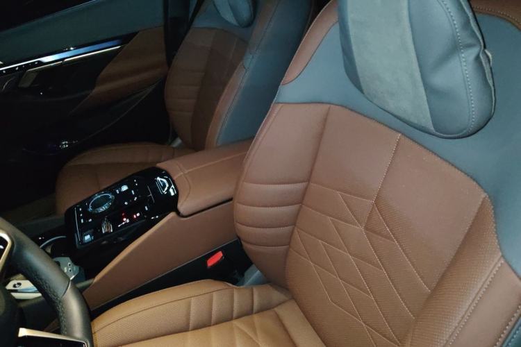 Used BMW 5 Series 2024 530Li Luxury Edition M Sport Package Left Front Seat
