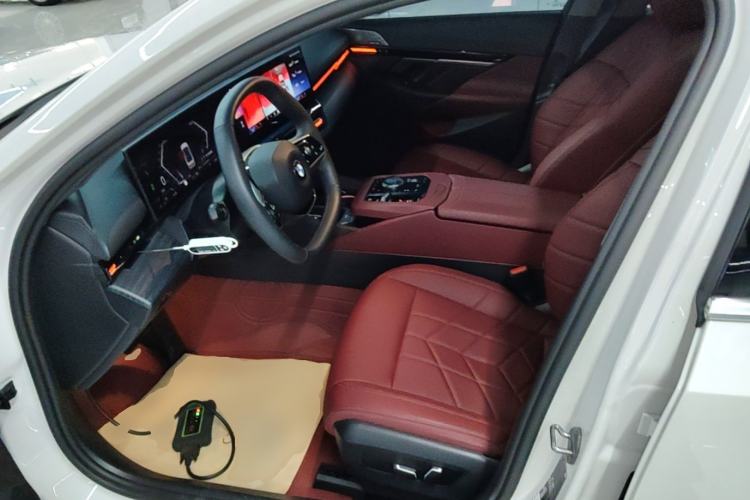 Used BMW 5 Series 2024 525Li Luxury Package Left Front Seat