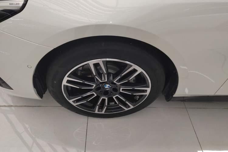 Used BMW 5 Series 2024 525i M Sport Package Left Front Wheel Hub